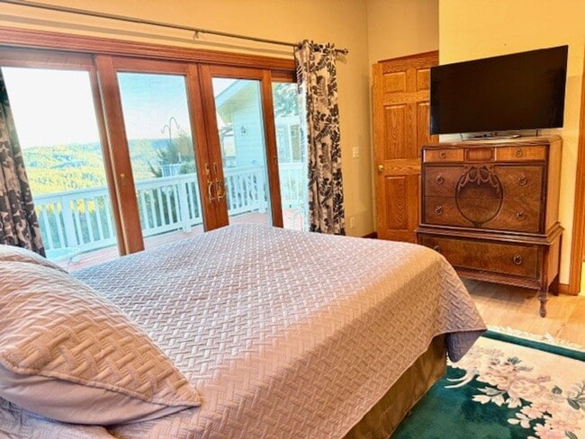 14235 Quaker Ridge Ct in Nevada City, CA - Building Photo - Building Photo