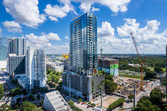 70 Rainey St in Austin, TX - Building Photo - Building Photo