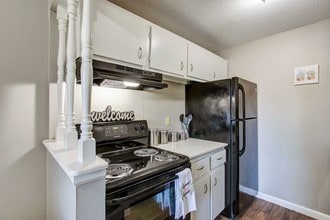 Lenexa Crossing Apartments in Lenexa, KS - Building Photo - Building Photo