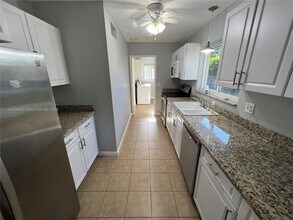 2011 NE 33rd St in Lighthouse Point, FL - Building Photo - Building Photo