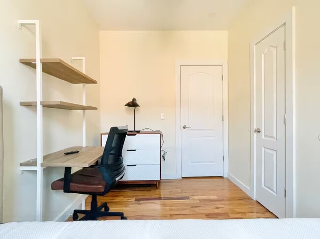 Furnished room/NOT APARTMENT, Unit 5 in Brooklyn, NY - Foto de edificio - Building Photo