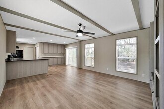 21195 Security Cemetery Rd in Cleveland, TX - Foto de edificio - Building Photo