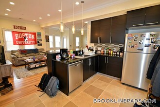74 Browne St, Unit 4 in Brookline, MA - Foto de edificio - Building Photo