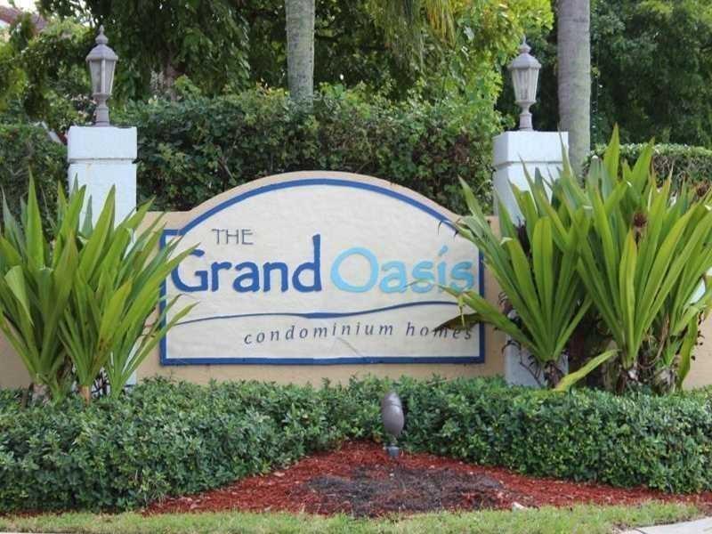 5701 Riverside Dr, Unit 303 in Coral Springs, FL - Building Photo