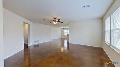 126 Sylvan St in Hutto, TX - Building Photo - Building Photo
