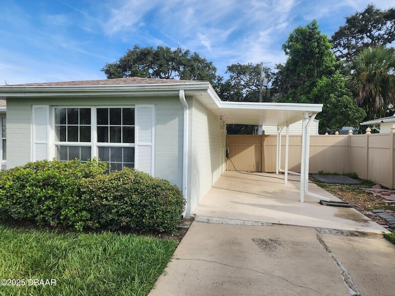 1903 John Anderson Dr, Unit REAR in Ormond Beach, FL - Building Photo