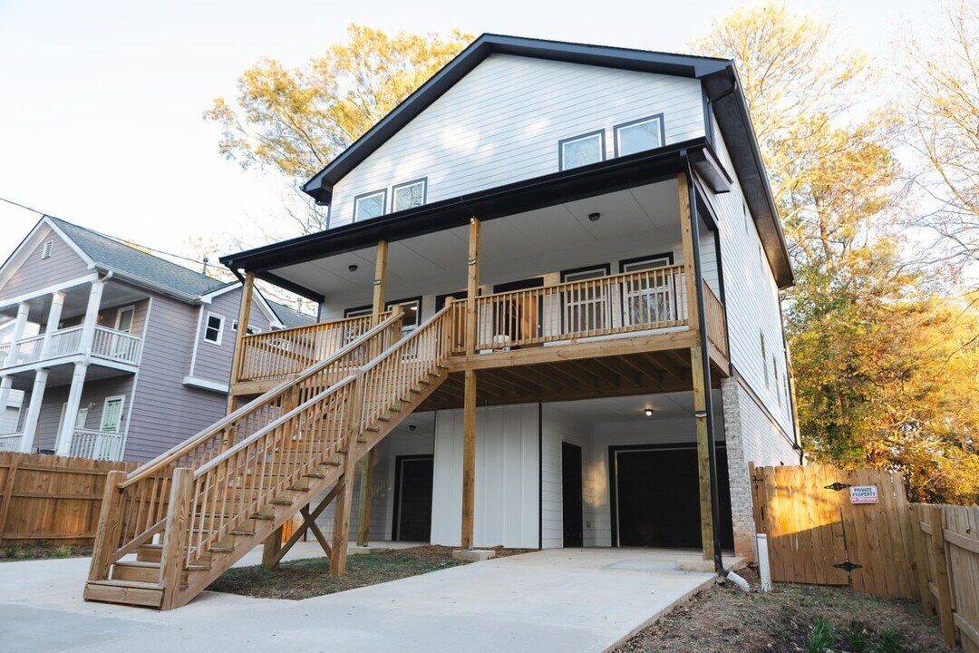 1332 Brewster St SW in Atlanta, GA - Building Photo