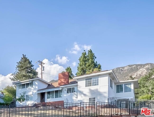 property at 2829 Markridge Rd