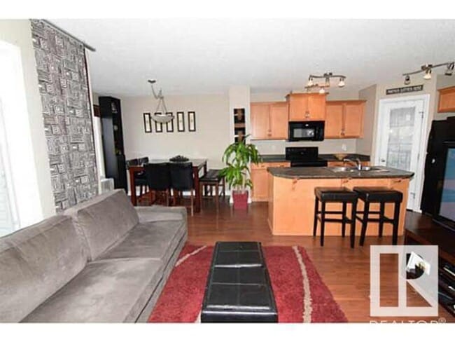 1571 Rutherford Rd SW in Edmonton, AB - Building Photo - Building Photo