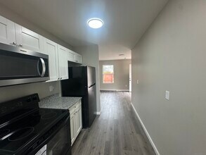 135 Clinton Ave in New Haven, CT - Building Photo - Building Photo
