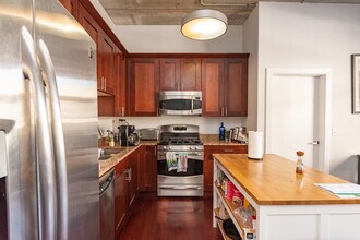3245 N Ashland Ave, Unit 2a in Chicago, IL - Foto de edificio - Building Photo