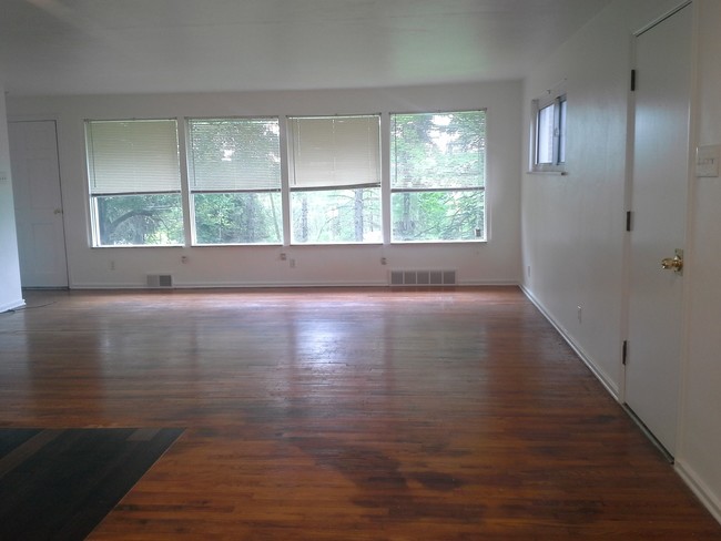 1166 Hunter Rd in Verona, PA - Building Photo - Building Photo