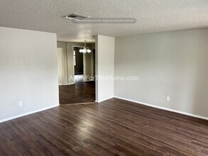 7049 Creekside Ct N in St. Petersburg, FL - Building Photo - Building Photo