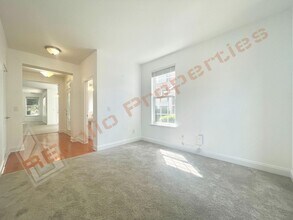1045 Remington Oaks Cir in Cary, NC - Building Photo - Building Photo