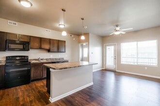 Broadway Heights-Deactivated in Des Moines, IA - Building Photo - Building Photo