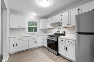 670 Middletown Ave, Unit 670 Middletown Ave in New Haven, CT - Building Photo - Building Photo