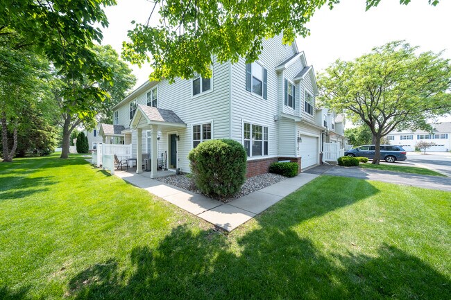 1747 Countryside Dr in Shakopee, MN - Building Photo - Building Photo