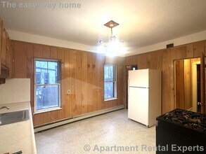 18 Holyoke Rd in Somerville, MA - Foto de edificio - Building Photo