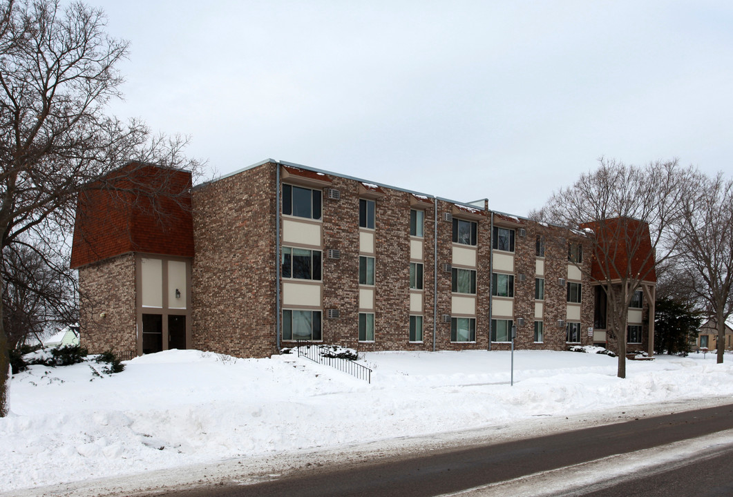 Minnehaha Park Apartments in Minneapolis, MN - Building Photo