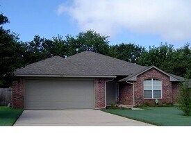 413 Pinehurst drive in Midwest City, OK - Building Photo