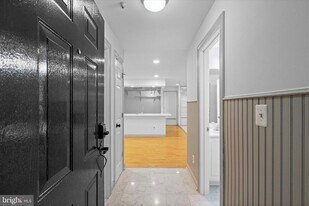 12221 Fairfield House Dr in Fairfax, VA - Building Photo