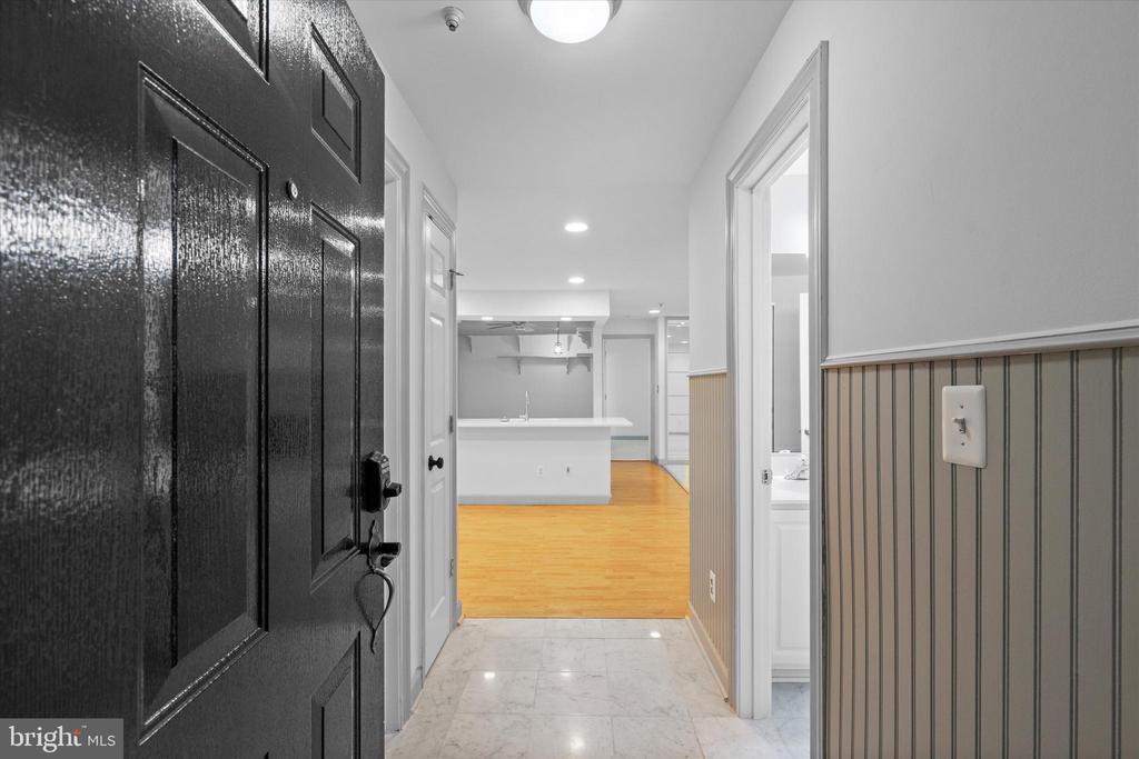 12221 Fairfield House Dr in Fairfax, VA - Building Photo