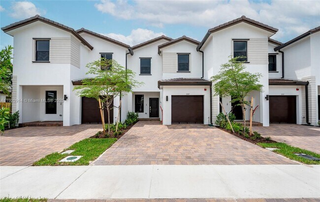 264 SW 159th Terrace in Pembroke Pines, FL - Building Photo - Building Photo