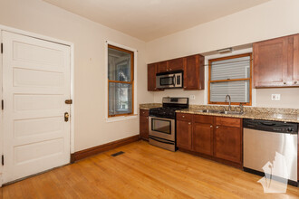 2108 W Addison St in Chicago, IL - Building Photo - Building Photo