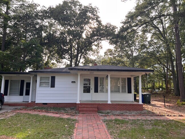 3205 Marita Dr in Fayetteville, NC - Foto de edificio - Building Photo