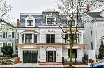 388 W 4th St, Unit 1 in Boston, MA - Building Photo - Building Photo