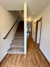 297 Sowell Dr in Shady Cove, OR - Building Photo - Building Photo