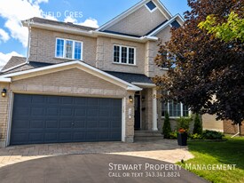 19 Farmfield Crescent in Ottawa, ON - Building Photo