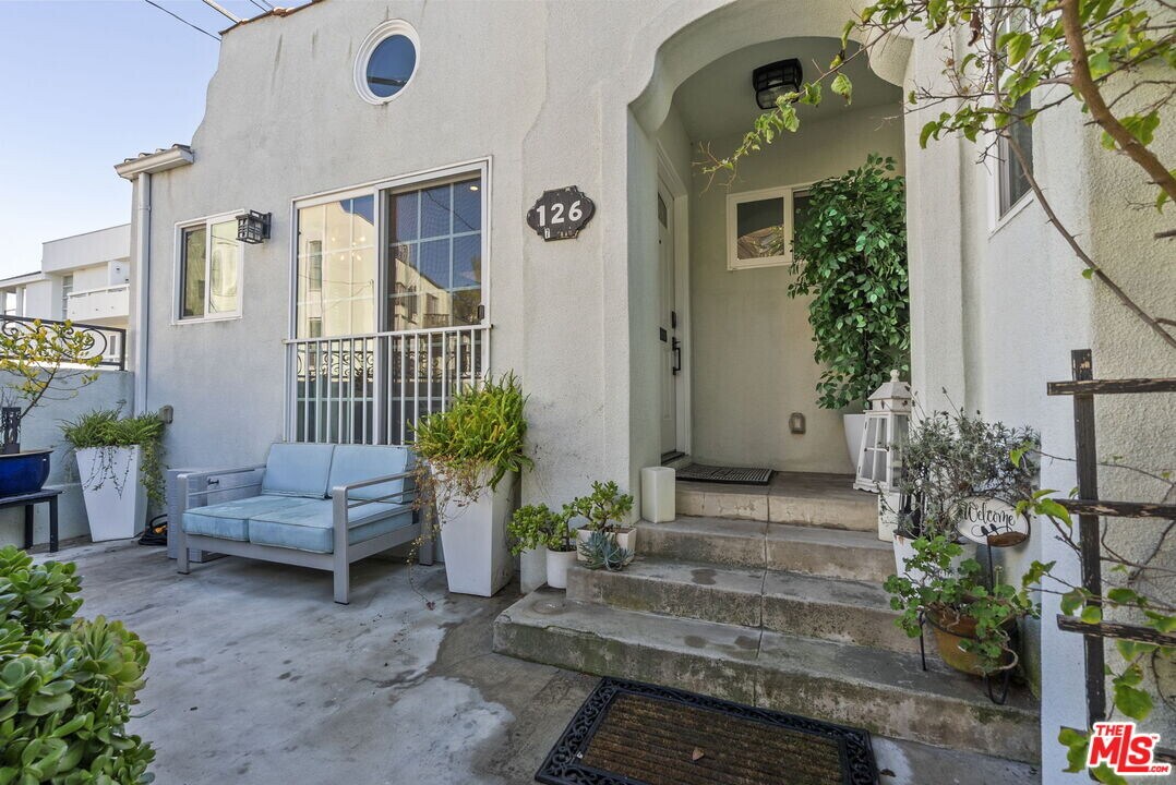 126 Driftwood St in Marina Del Rey, CA - Building Photo