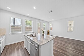 9913 Brickhouse Dr in Houston, TX - Building Photo - Building Photo