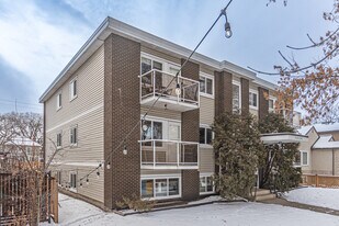 9933 85 Av NW in Edmonton, AB - Building Photo