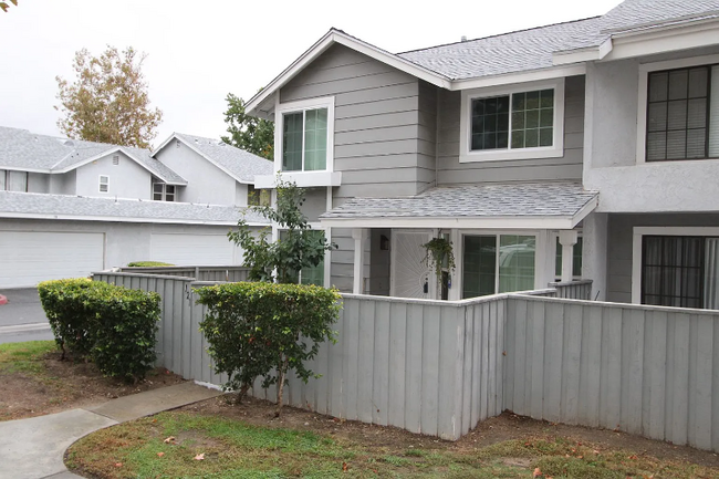 1380 W 48th St in San Bernardino, CA - Foto de edificio - Building Photo
