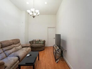 911 N 16th St in Philadelphia, PA - Building Photo - Building Photo