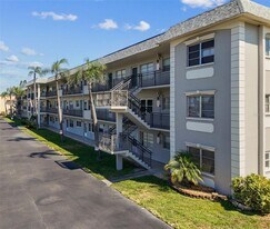 211 Pasadena Ave N in St. Petersburg, FL - Building Photo