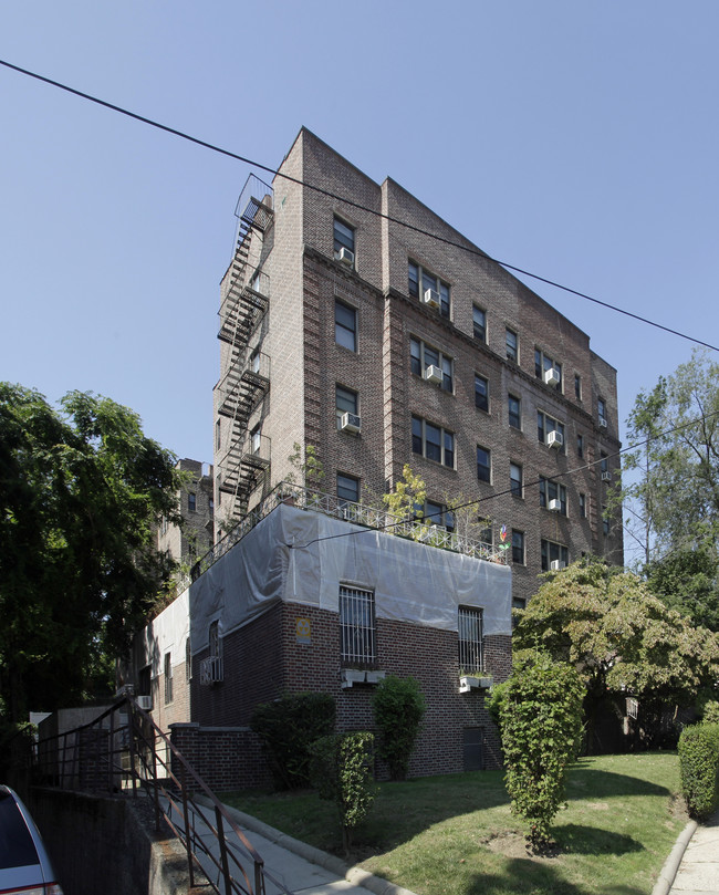 Windsor Terrace at Jamaica Estates Owners, In in Jamaica, NY - Building Photo - Building Photo