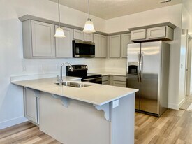 641 N 380 W, Unit V202 in Vineyard, UT - Building Photo