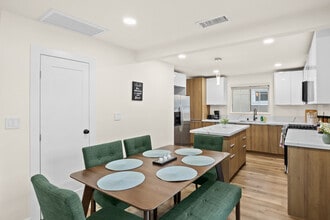 6449 Woodlake Ave in West Hills, CA - Building Photo - Building Photo