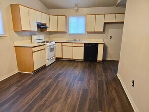 11921 Belmont Ave in Warren, MI - Building Photo - Building Photo