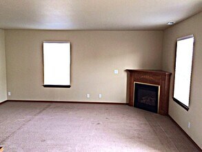 1110 Boatman Ave NW in Orting, WA - Foto de edificio - Building Photo