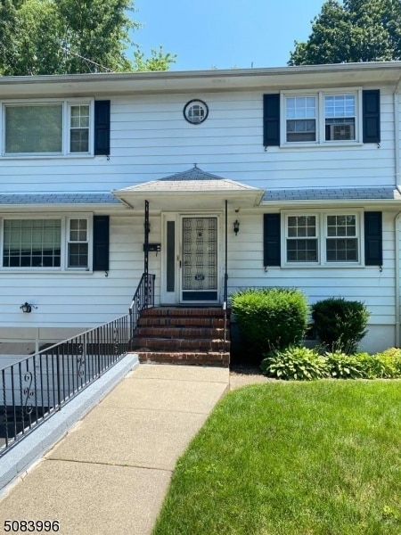 549 Broughton Ave in Bloomfield, NJ - Building Photo - Building Photo