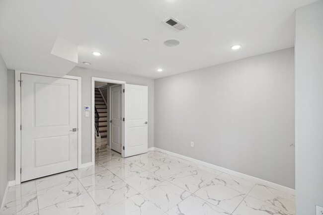 property at 1847 E Huntingdon St