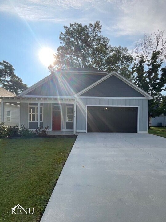 212 McBrien Rd in Chattanooga, TN - Building Photo