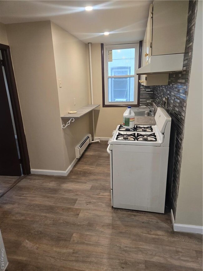 222 Crystal Ave-Unit -1R in Brooklyn, NY - Building Photo - Building Photo