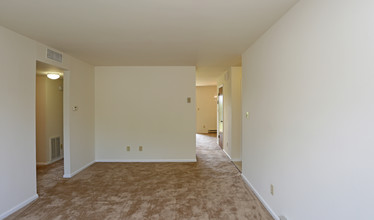 Strawberry Ridge Apartments in Waterford, NY - Building Photo - Interior Photo