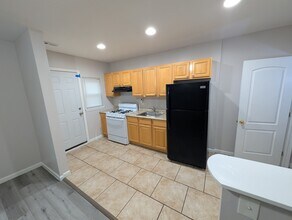 8021 Park Haven Rd in Dundalk, MD - Foto de edificio - Building Photo