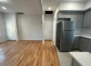 558-562-562 Court St, Unit 2 Right in Elizabeth, NJ - Foto de edificio - Building Photo